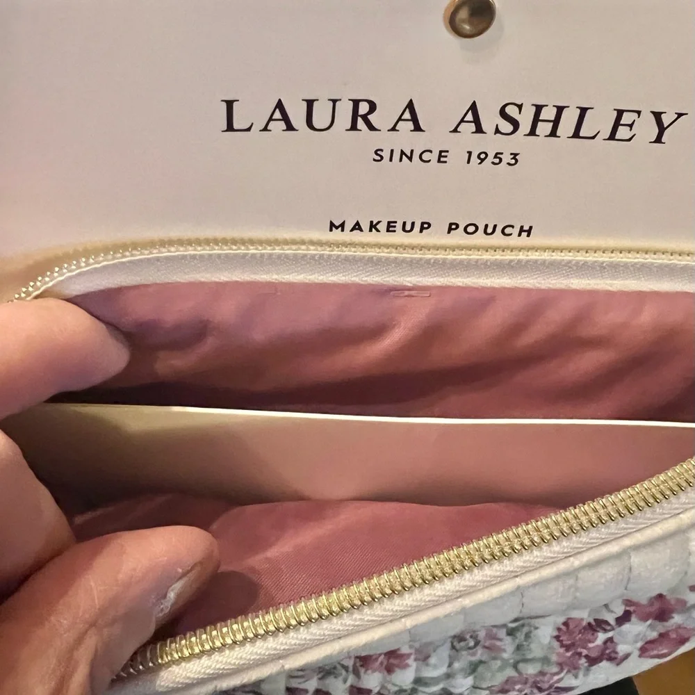 NEW Laura Ashley Pink Floral Cosmetic Pouch with Gold Zipper. 10